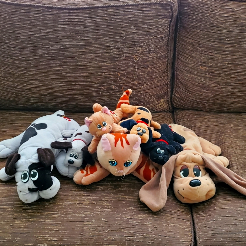 Lot of vintage Pound Puppies